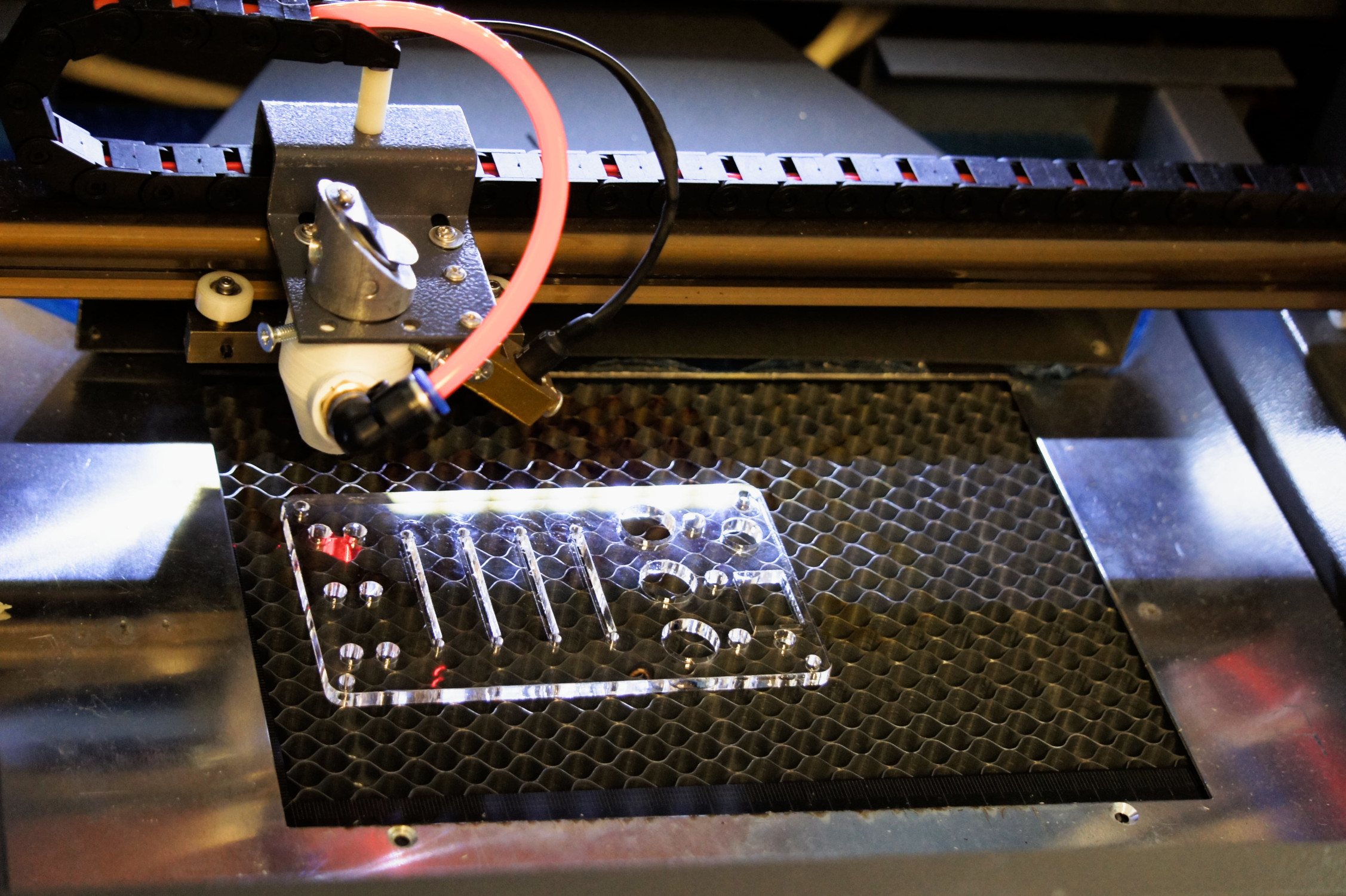 Lasergeschnittes Plexiglas - Mechanik & Gehäusedesign